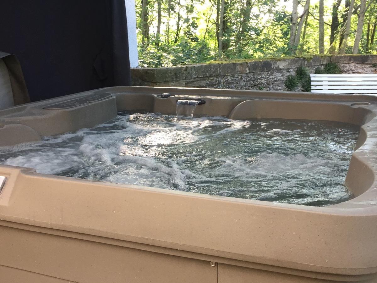 Unique Holiday Home In Virton With Jacuzzi Latour Buitenkant foto
