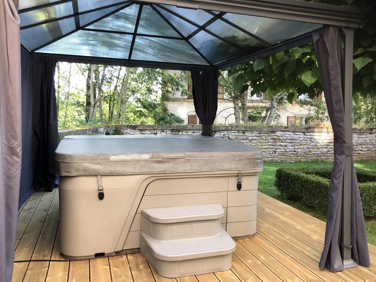 Unique Holiday Home In Virton With Jacuzzi Latour Buitenkant foto
